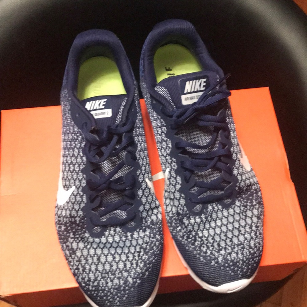 Nike Air Max Sequent 2 11.5. Smoke free home
